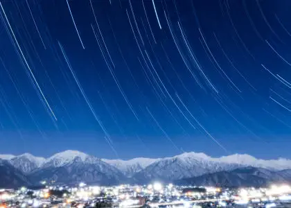 大町 空の青、山の雪、大町公園